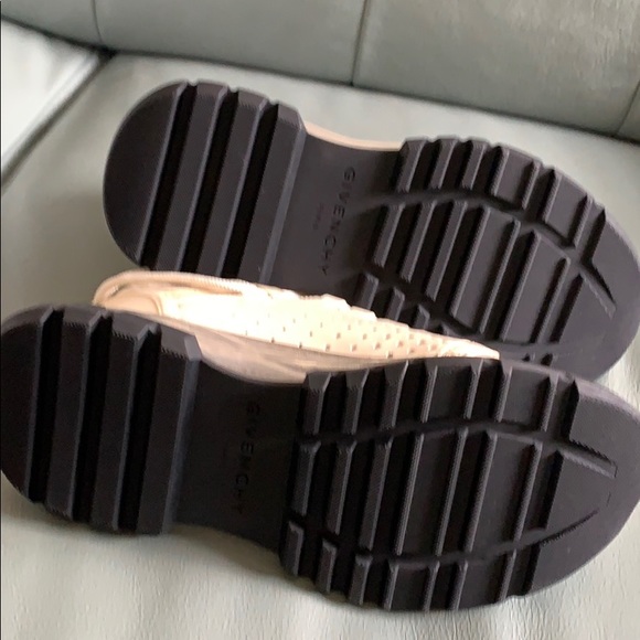 GIVENCHY  Spectre Low Top Sneaker - Picture 7 of 9